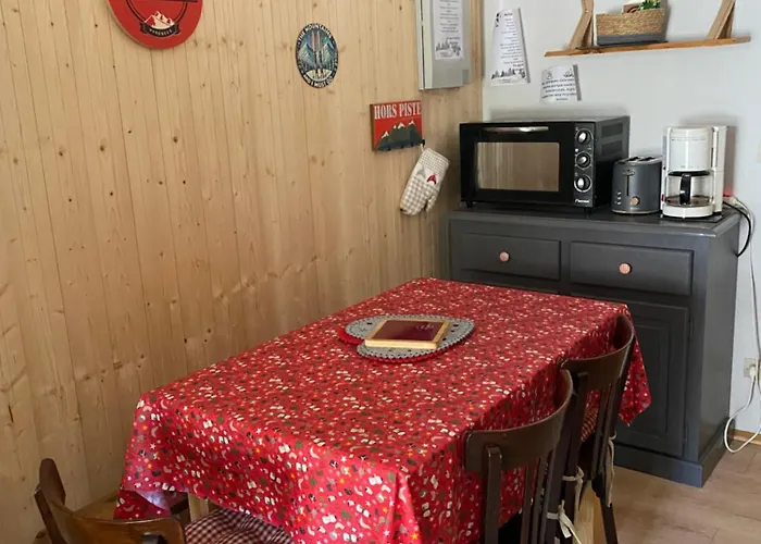 Charmant Appartement Avec Parking Prive Dans Une Petite Residence Tres Calme